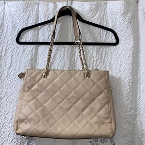 Purse in great condition, gold chains.